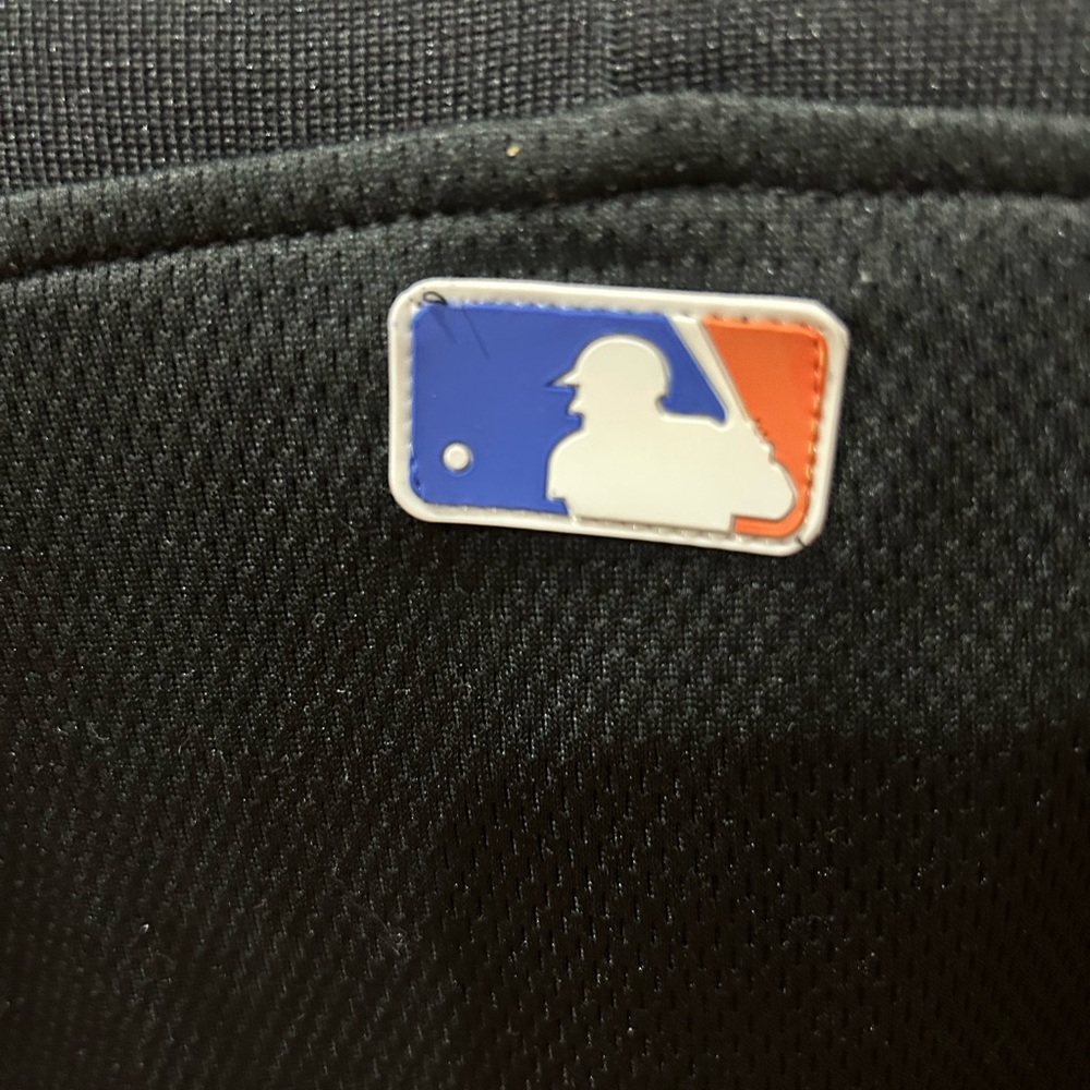 Majestic Kids Black Sweatshirt with Team Logo ( Used But Still in Great Conditio - Picture 4 of 6